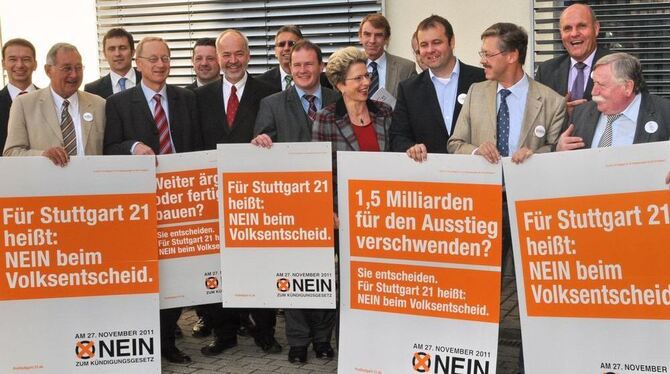 Werbeaktion kurz vor der Volksabstimmung im November 2011: Das Archivfoto zeigt gut gelaunte S-21-Befürworter aus der Region. Mi