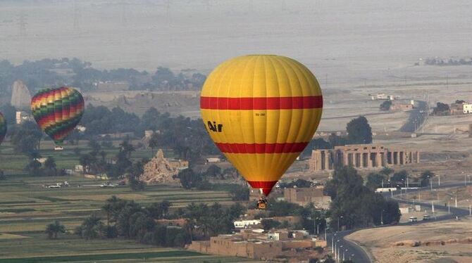 Heißluftballons über Luxor: Der Ort ist mit seinen Tempelanlagen eine der Haupttouristenattraktionen in Ägypten. Foto: Mike N