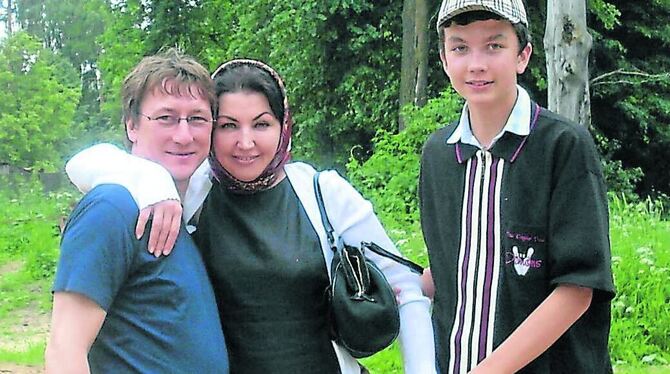 Traute Familie - aber sie dürfen nicht zueinander kommen: Sylvio Knöchel, seine Frau Elena und der in Moskau lebende Misha. Ihm