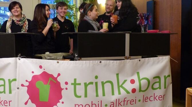 Die Barkeeper der alkoholfreien Trinkbar, ein Kooperationsprojekt der Stadt Tübingen, der Stadtjugendpflege Mössingen und des Kr