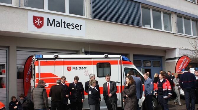 Im neuen Malteser-Zentrum in der Mittnachtstraße hat die katholische Hilfsorganisation ihre Kompetenzen gebündelt (großes Bild). Im neuen Malteser-Zentrum in der Mittnachtstraße hat die katholische Hilfsorganisation ihre Kompetenzen gebündelt (großes Bild).