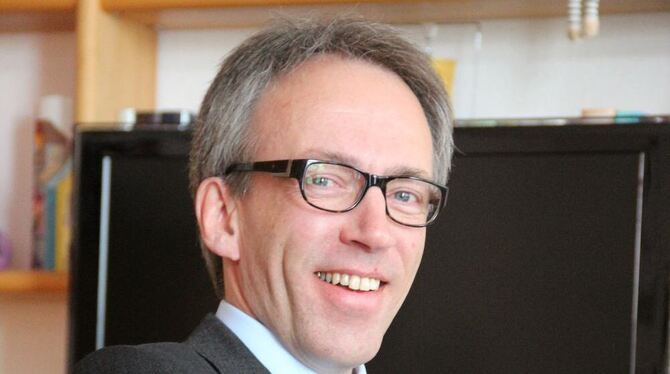 Manfred Jungbeck möchte gerne Bürgermeister werden: in Engstingen, wo er zu Hause ist. Der Wirtschaftsförderer war Geschäftsführ Manfred Jungbeck möchte gerne Bürgermeister werden: in Engstingen, wo er zu Hause ist. Der Wirtschaftsförderer war Geschäftsführ