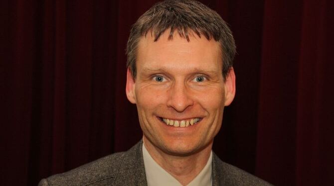 Matthias Röckle hat als neuer Rechner des evangelischen Kirchenbezirks Tübingen steigende Ausgaben mit moderat höheren Einnahmen Matthias Röckle hat als neuer Rechner des evangelischen Kirchenbezirks Tübingen steigende Ausgaben mit moderat höheren Einnahmen