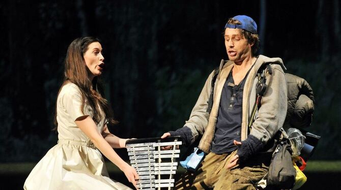 Die britische Sopranistin Kate Royal (Pamina) und Bariton Michael Nagy (Papageno) im Festspielhaus Baden-Baden. Foto: dpa Die britische Sopranistin Kate Royal (Pamina) und Bariton Michael Nagy (Papageno) im Festspielhaus Baden-Baden. Foto: dpa