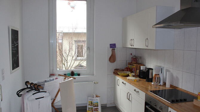 Die Küche einer Stuttgarter Wohnung vor dem Home-Staging.