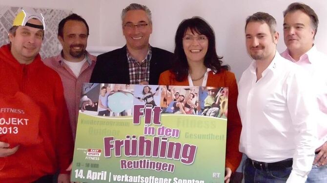 Fit in den Frühling geht es am verkaufsoffenen Sonntag mit (von links) Extremsportler Ingo-Kai Schoffer, Uwe Grauer (Reutlinger Fit in den Frühling geht es am verkaufsoffenen Sonntag mit (von links) Extremsportler Ingo-Kai Schoffer, Uwe Grauer (Reutlinger