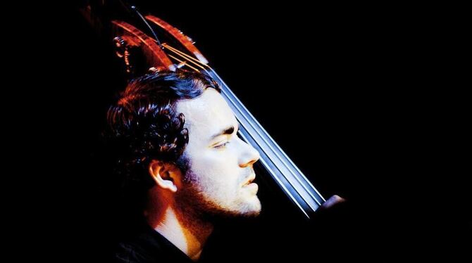 Große Klasse am Kontrabass und Band-Leader mit vielen Ideen: Axel Kühn war 2009 Jazzpreisträger des Landes. FOTO: WOLF-PETER ST Große Klasse am Kontrabass und Band-Leader mit vielen Ideen: Axel Kühn war 2009 Jazzpreisträger des Landes. FOTO: WOLF-PETER ST