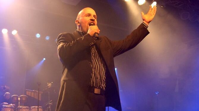 Cool wie Frankie Goes To Hollywood: Dominik Kuhn bei seinem Auftritt mit »Welcome To The Pleasuredome« im Jahr 2007. FOTO: MARKU