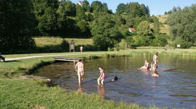 Der Gomadinger See ist im Sommer ein beliebter Treffpunkt, im Bereich zwischen See und Lauter soll bald ein Spielplatz entstehen