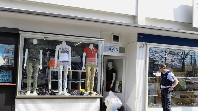 Die Spurensicherung bei der Arbeit in der Bahnhofstraße.