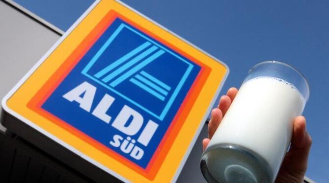 Der Discounter Aldi Süd hob nach Angaben von Marktbeobachtern am Donnerstag die Preise für die günstigste Trinkmilch um fünf