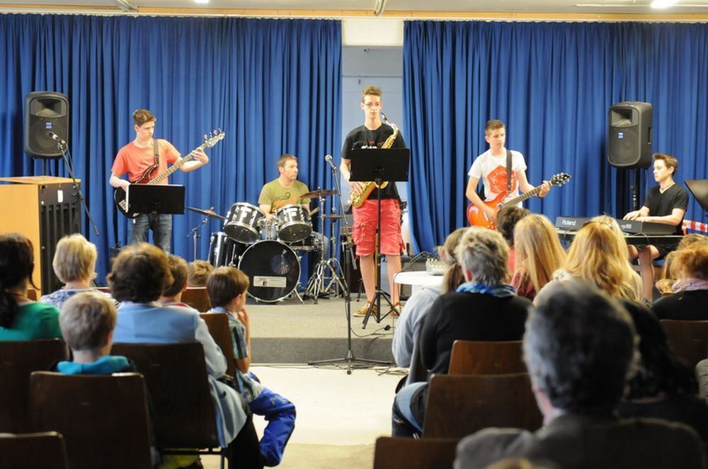 Bands der JMS live on stage