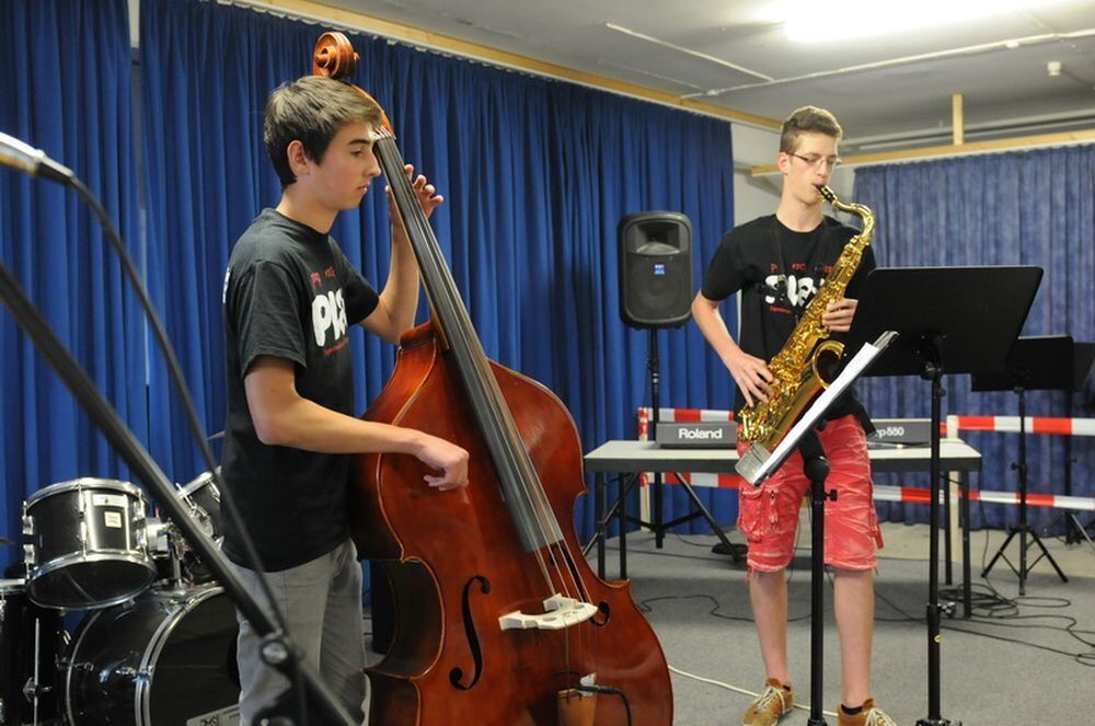 Bands der JMS live on stage