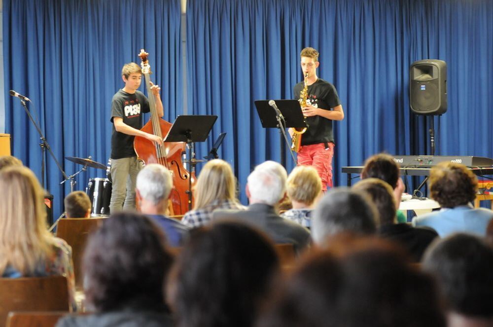 Bands der JMS live on stage