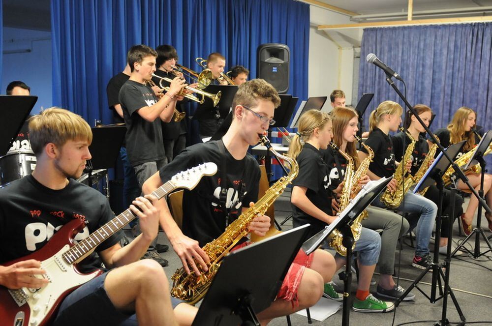 Bands der JMS live on stage