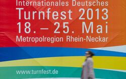 Ein Plakat in Mannheim, das auf das Deutsche Turnfest hinweist. Foto: dpa