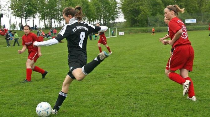 Spannende und faire Spiele tagsüber, Party am Abend: Beim Pfingstfest des TSV Pfronstetten-Wilsingen trafen sich sechzig Frauent