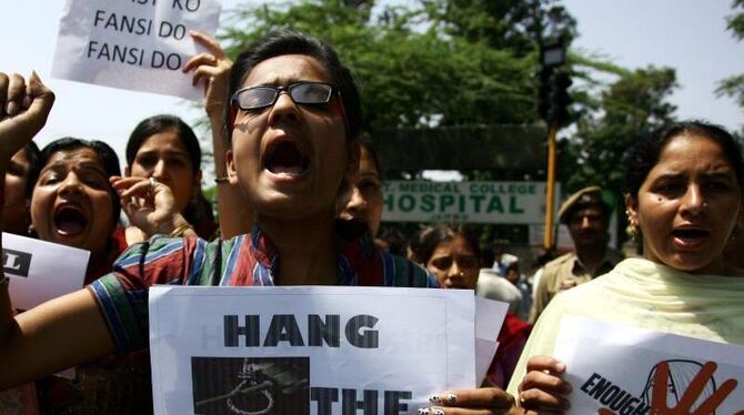 Indische Aktivisten bei einer Demonstration gegen eine Vergewaltigung. Foto: Jaipal Singh/Archiv