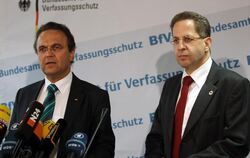 Stellen heute den aktuellen Verfassungsschutzbericht vor: Innenminister Hans-Peter Friedrich (l. CSU) und der Verfassungsschu