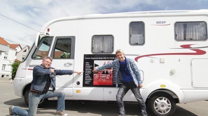 Quer durch Europa fährt Sven Kahlenberg aus Metzingen der Band Depeche Mode im Wohnmobil zusammen mit seinem Kumpel Adil Yildiri Quer durch Europa fährt Sven Kahlenberg aus Metzingen der Band Depeche Mode im Wohnmobil zusammen mit seinem Kumpel Adil Yildiri