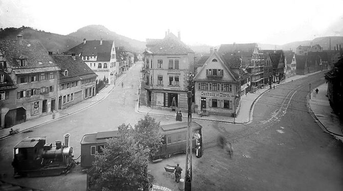 Burgplatz mit dem GEA-Verlagsgebäude im Jahr 1909. Foto: Metz-Archiv (Haus der Geschichte, Stuttgart)