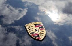 Porsche-Logo auf einer Motorhaube