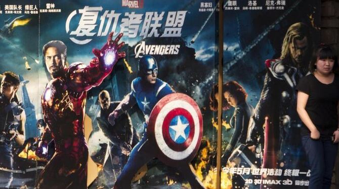 Plakat des Kinofilms »Marvel's The Avengers« in Peking. Foto: Adrian Bradshaw