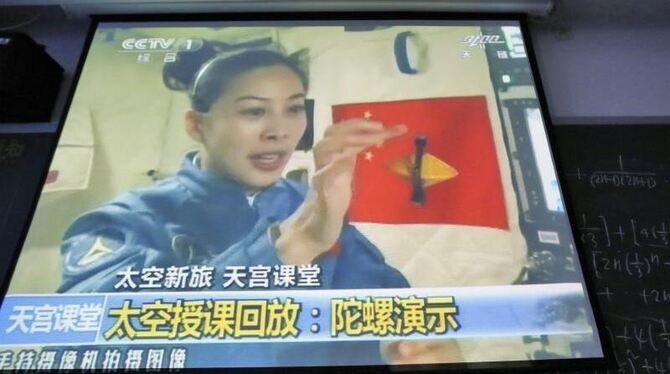 Per Liveschalte gab es eine Physiklektion aus dem Weltall für Millionen chinesische Schüler. Foto: How Hwee Young