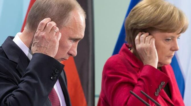 Bundeskanzlerin Angela Merkel (CDU) und der russische Staatspräsident Wladimir Putin im Bundeskanzleramt in Berlin bei einer