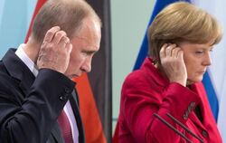 Bundeskanzlerin Angela Merkel (CDU) und der russische Staatspräsident Wladimir Putin im Bundeskanzleramt in Berlin bei einer 