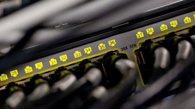 Enthüllungen über die Internet-Überwachung durch Geheimdienste machen Netzunternehmen zu schaffen. Foto: Sven Hoppe/dpa