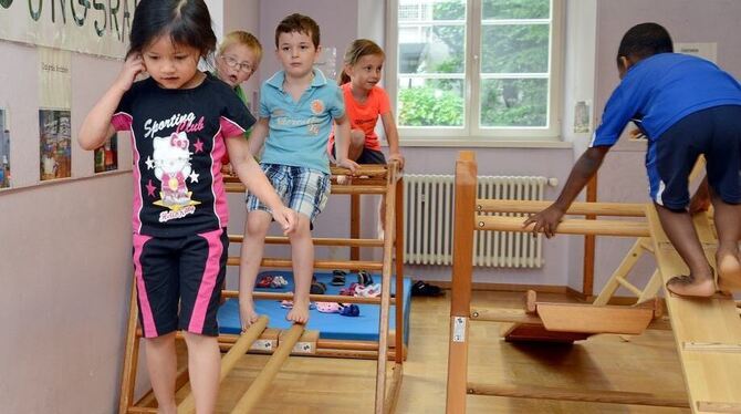 Im Gleichgewicht: Die »Bewegungsbaustelle« im Kindergarten Nürtingerhofstraße soll Defizite im Alltag ausgleichen. Und sie macht
