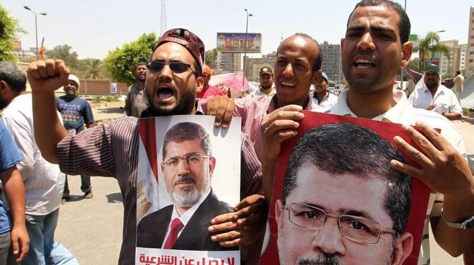 Anhänger des gestürzten Präsidenten Mohammed Mursi wollen sich mit seiner Absetzung nicht abfinden. Foto: Khaled Elfiqi