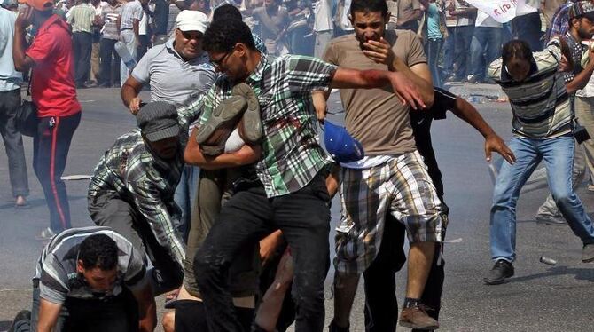 Auch in Kairo kam es zu Straßenschlachten und Auseinandersetzungen mit den Sicherheitskräften. Es gab Tote und Verletzte. Fot