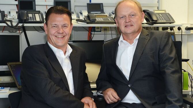 Die beiden Vorstandsmitglieder der Ostertag Solutions AG: Gerhard Ostertag (rechts) und Alexander Knab. GEA-FOTO: PACHER