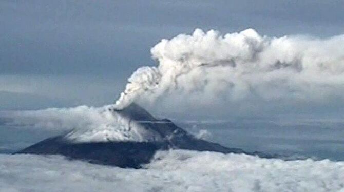 Nach neuen Eruptionen am Vulkan Popocatépetl südöstlich von Mexiko-Stadt streichen US-Airlines weitere Flüge. Südlich der Hau