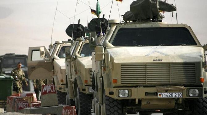 Gepanzerte Bundeswehrfahrzeuge im afghanischen Masar-i-Scharif. Laut »Spiegel« mussten die deutschen Steuerzahler für die Aus