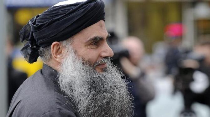Ein Staatsfeind musste gehen: Abu Qatada, islamistischer Hassprediger und rotes Tuch für die britische Regierung, ist nach Jo