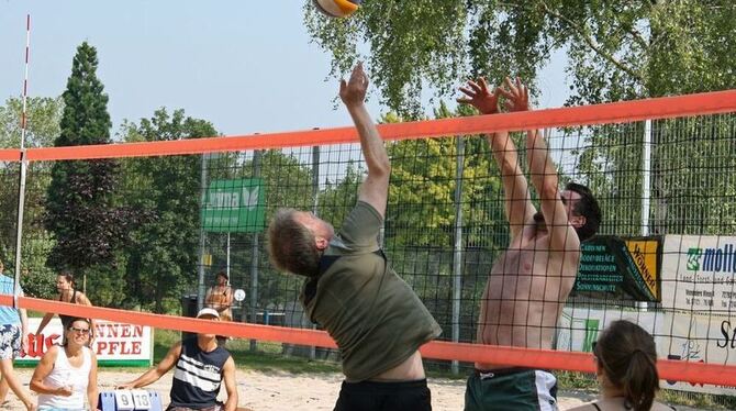 Beachvolleyball ist in. An vier Tagen kämpften Teams vom Schulsport bis zur Oberliga mit höchstem Einsatz beim Rothaus-Cup in Pf