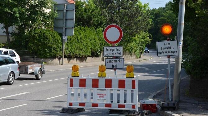 Keine Durchfahrt nach Reutlingen: Griesstraßenkreuzung wird saniert. GEA-FOTO: BARAL