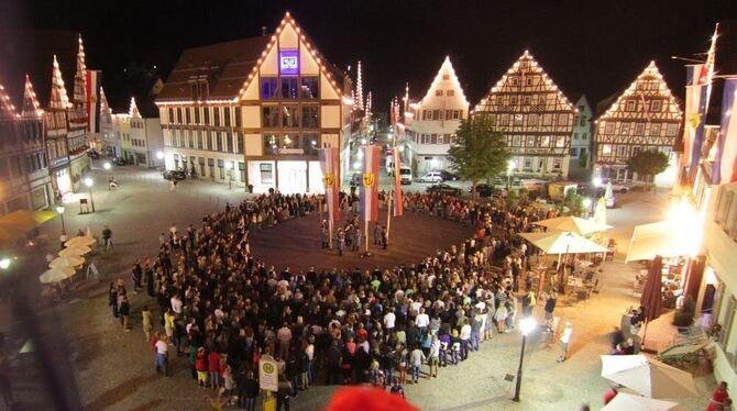 »Laurentia, liebe Laurentia mein, wann werden wir wieder beisammen sein? Am Mo-hon-tag.« Um 0.38 Uhr ist der Uracher Marktplatz