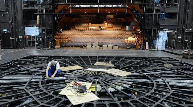 Wegen technischer Mängel mussten die im Schauspielhaus in Stuttgart schon einmal installierten Sitzgelegenheiten und Teile de