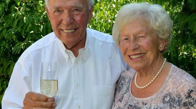 Auch nach 60 Jahren Ehe noch so glücklich wie am Anfang: Friedrich-Wilhelm Schick und seine Frau Gisela. Morgen wird in der Kath