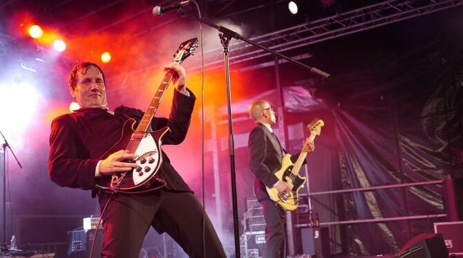 Dänisches Dynamite: The Movement brachte beim Umsonst&Draußen-Festival die Menge zum Toben. FOTO: ALEXANDER SCHMID Dänisches Dynamite: The Movement brachte beim Umsonst&Draußen-Festival die Menge zum Toben. FOTO: ALEXANDER SCHMID