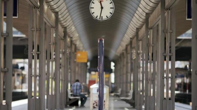 So ruhig wird es wohl nicht bleiben - ein Bahnsteig am Mainzer Hauptbahnhof. Foto: Fredrik von Erichsen/Archiv