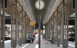 So ruhig wird es wohl nicht bleiben - ein Bahnsteig am Mainzer Hauptbahnhof. Foto: Fredrik von Erichsen/Archiv