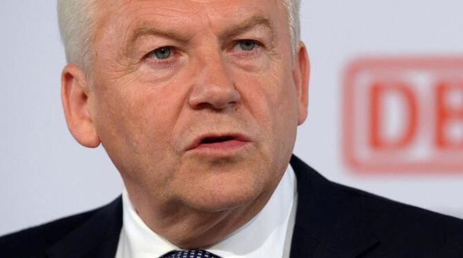 Der Vorsitzende der Deutschen Bahn AG, Rüdiger Grube, wird an einem Spitzengespräch mit Personalmanagern der Bahn und der Füh