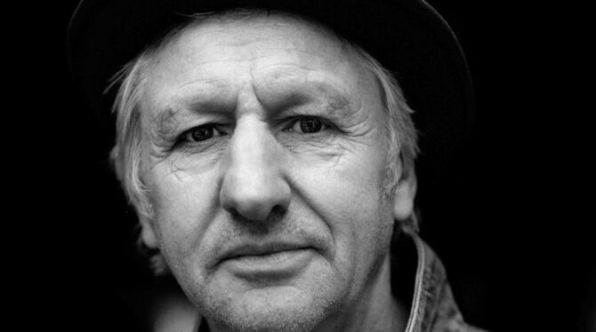 Gesellschaftskritiker mit klaren Worten: Georg Ringsgwandl. FOTO: KAUFMANN Gesellschaftskritiker mit klaren Worten: Georg Ringsgwandl. FOTO: KAUFMANN