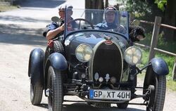 Eine Sonderschau wert: Lanz-Traktoren sind Kult.Mit solch einem prächtigen Bugatti kann man sich beim Oldtimer-Treffen allemal s