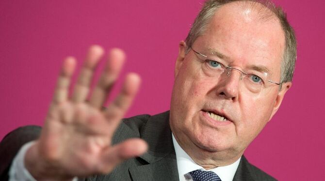 Peer Steinbrück pflegt sein Image als Wahlkämpfer. FOTO: DPA Peer Steinbrück pflegt sein Image als Wahlkämpfer. FOTO: DPA